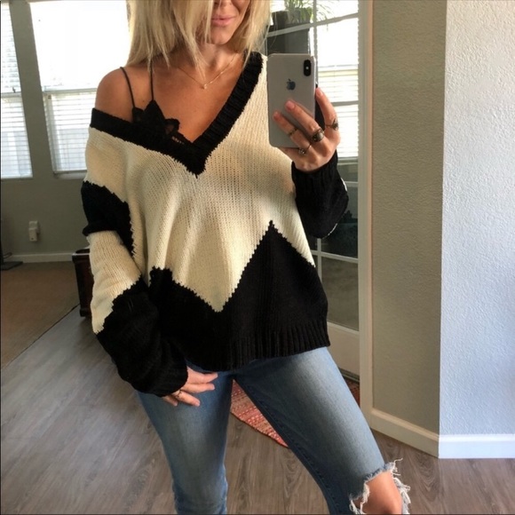 Sweaters - Jacquard Knit V-Neck Sweater